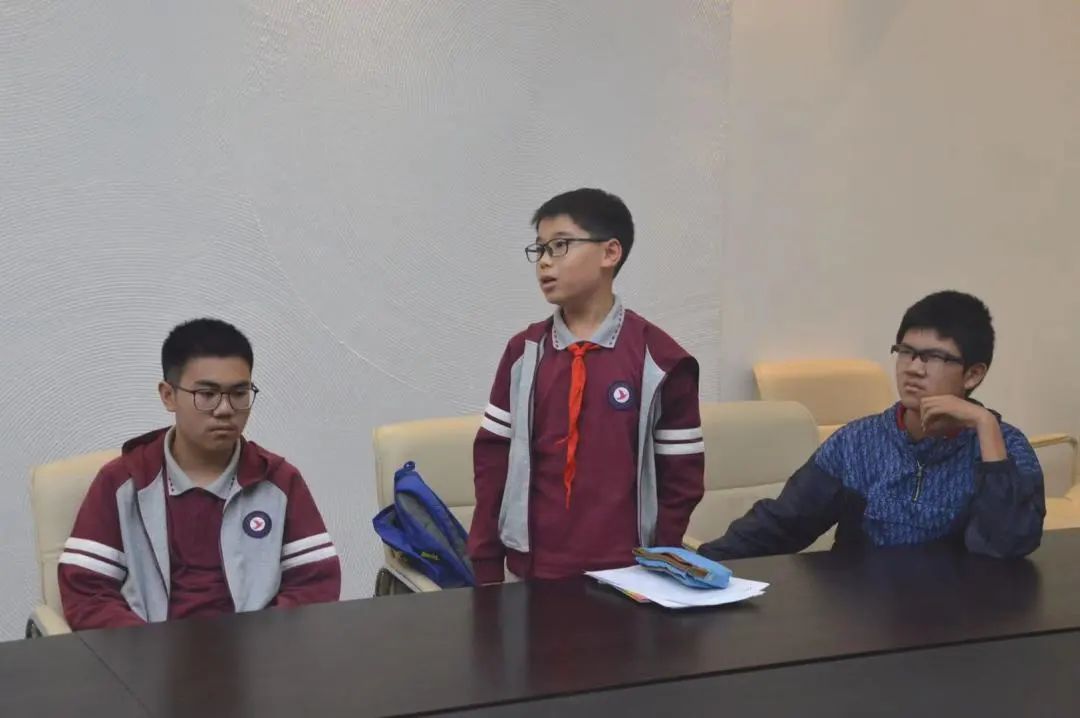 当中学生遇上律师…… 当中学生遇上律师……