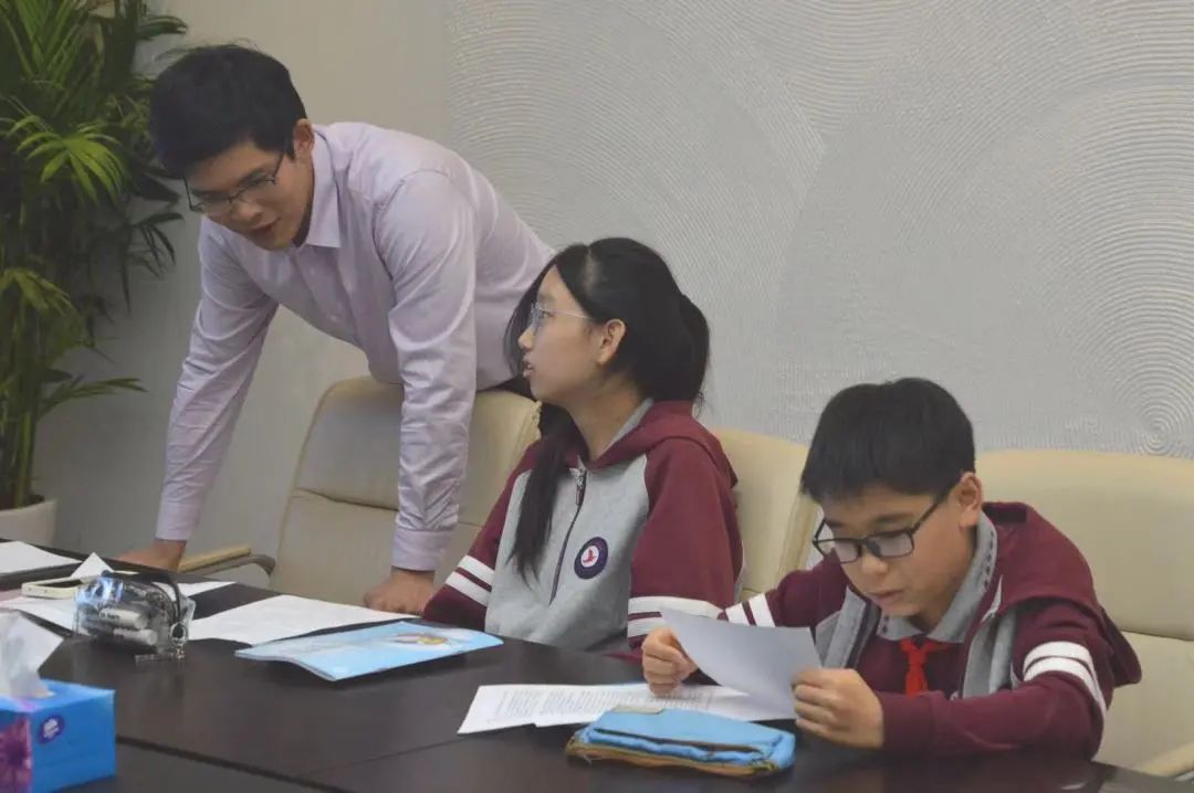 当中学生遇上律师…… 当中学生遇上律师……