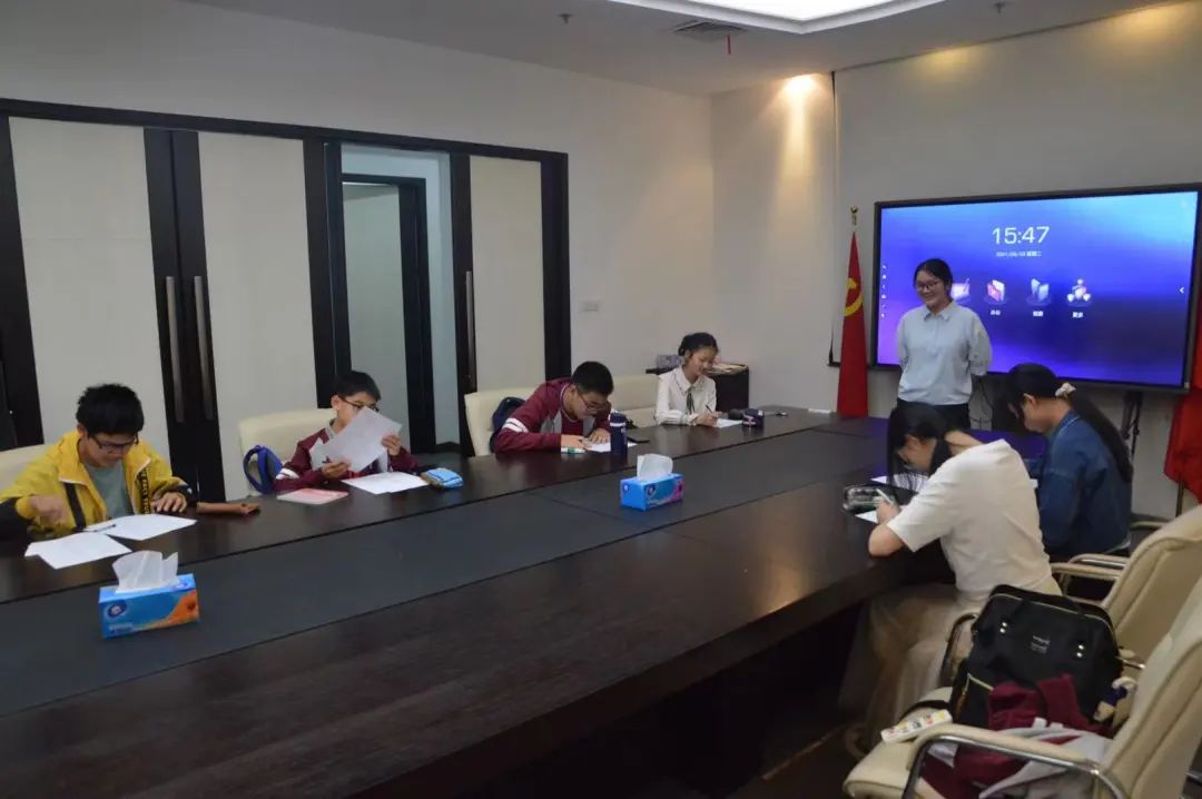 当中学生遇上律师…… 当中学生遇上律师……