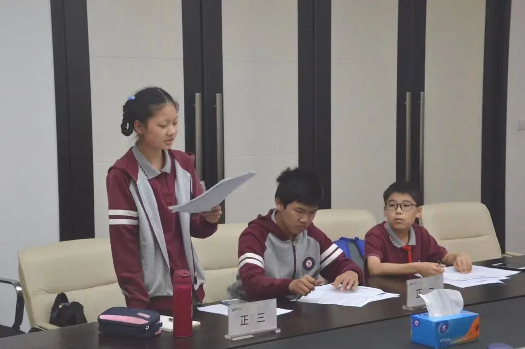 当中学生遇上律师…… 当中学生遇上律师……
