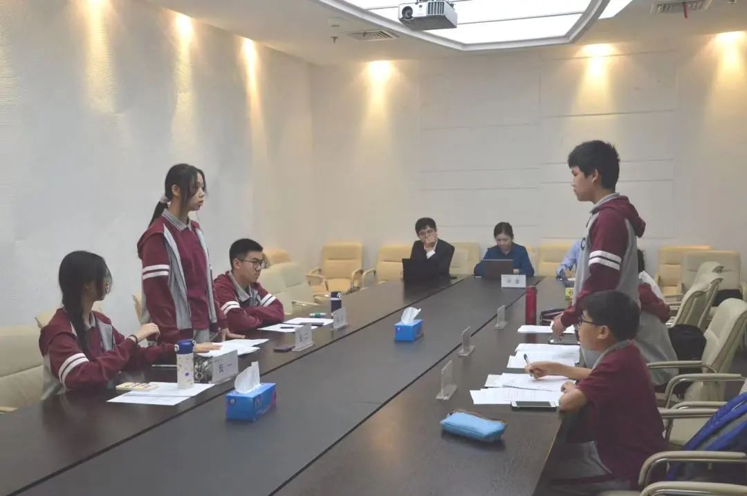 当中学生遇上律师…… 当中学生遇上律师……