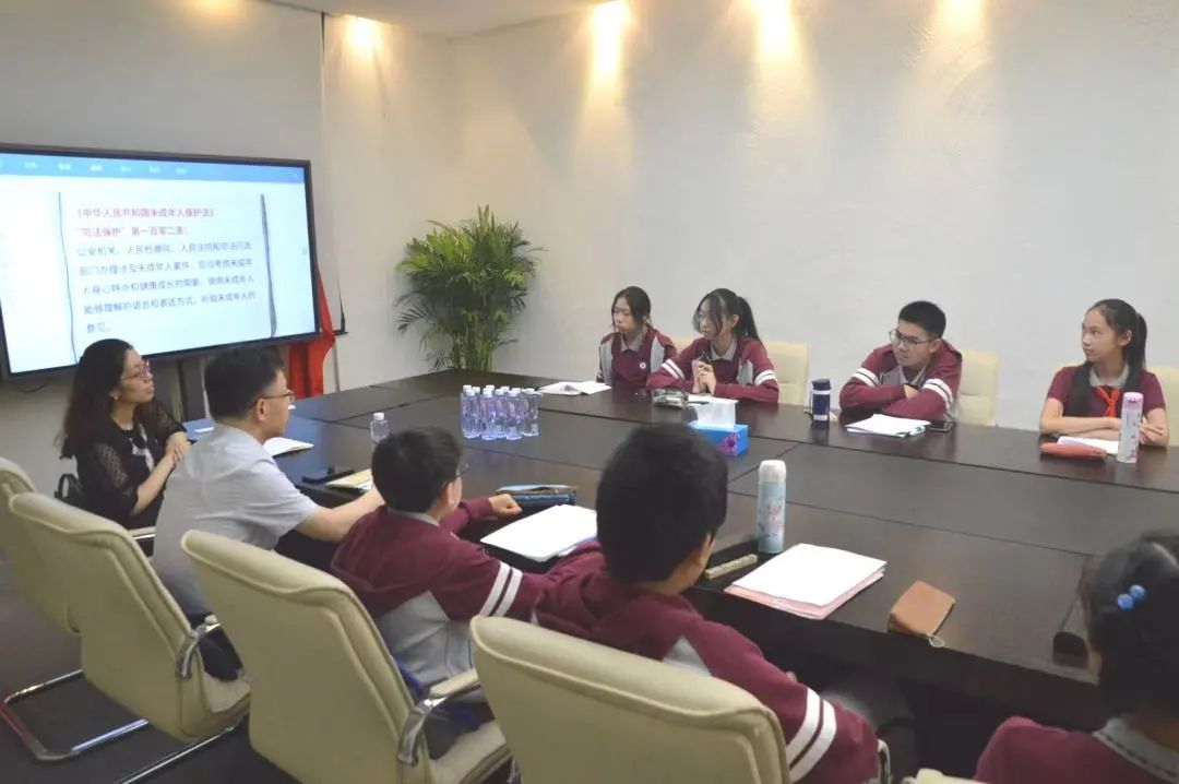 当中学生遇上律师…… 当中学生遇上律师……