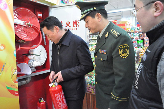 医院消防手续不全擅自营业,消防官兵勒令其整顿促改 医院消防手续不全擅自营业,消防官兵勒令其整顿促改