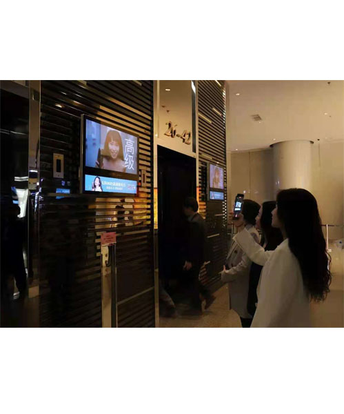 32寸分众横屏广告机用于安徽省蚌埠市光彩大市场 案例