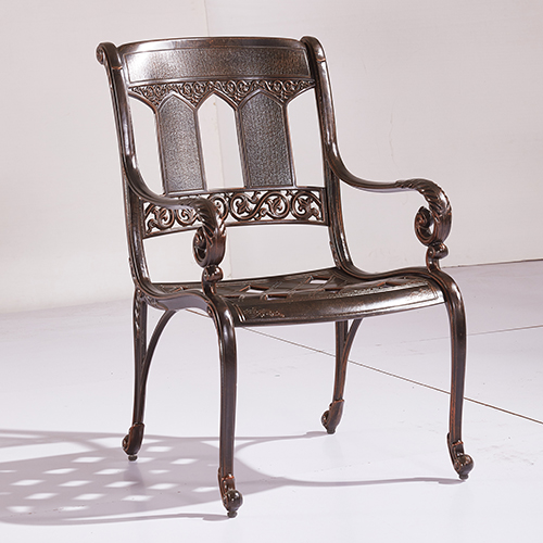 Cast aluminum chair / Литое алюминиевое кресло