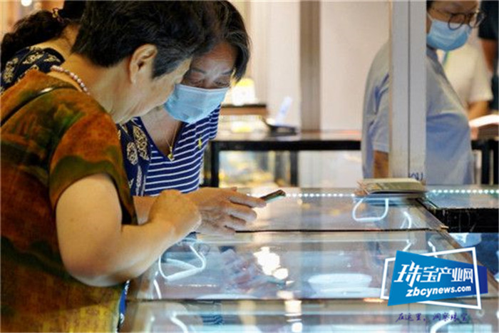 南京举行珠宝首饰展览会 蛋白雨花玉专题展同步亮相 南京举行珠宝首饰展览会 蛋白雨花玉专题展同步亮相