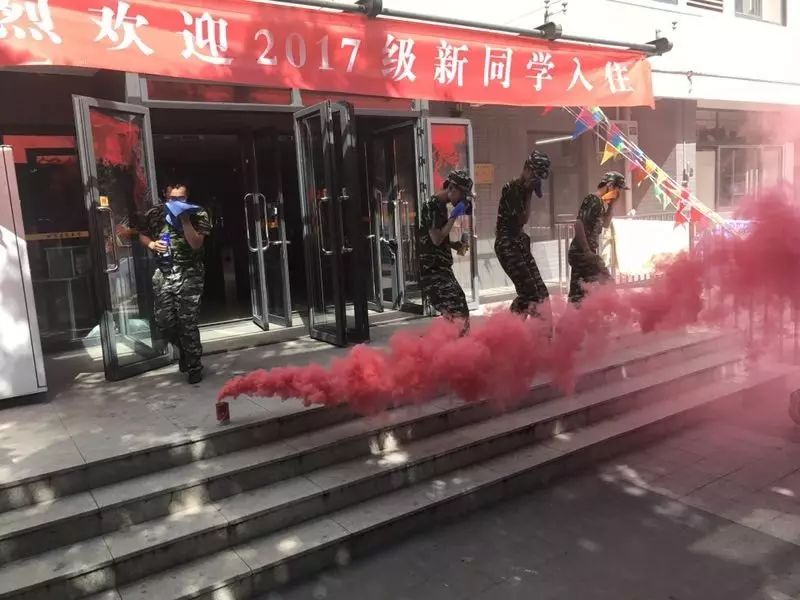 北京大兴区消防在建筑大学开展消防演练 北京大兴区消防在建筑大学开展消防演练