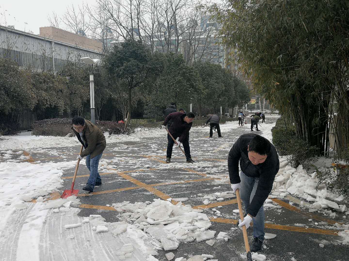 眾志成城 無問西東 懷抱初心 奮戰(zhàn)江城