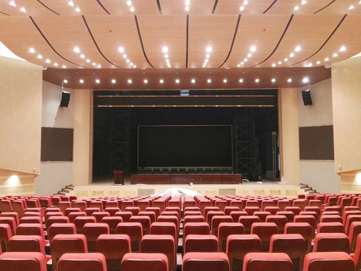 承接宜宾市临港经济技术开发区创新孵化基地科创大楼A座剧场