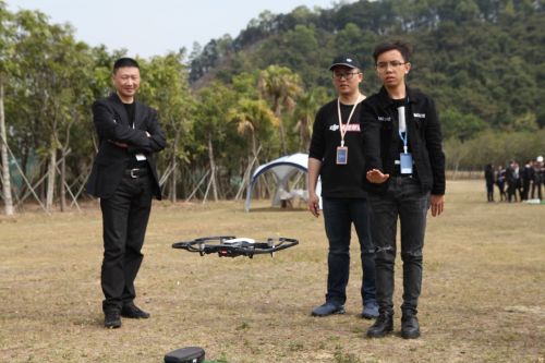 大疆新品“御” Mavic Air随行无人机亮相深圳! 大疆新品“御” Mavic Air随行无人机亮相深圳!