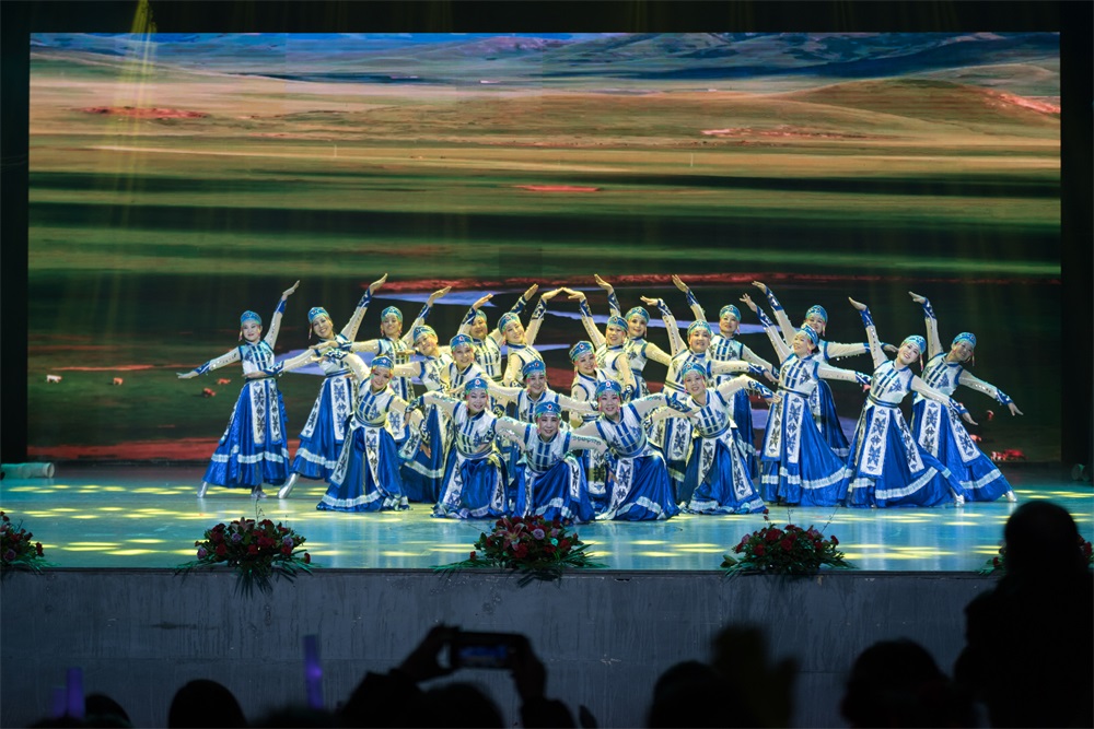 “不忘初心、聚力前行” 花花牛集團(tuán)2018迎新春聯(lián)歡會隆重舉行