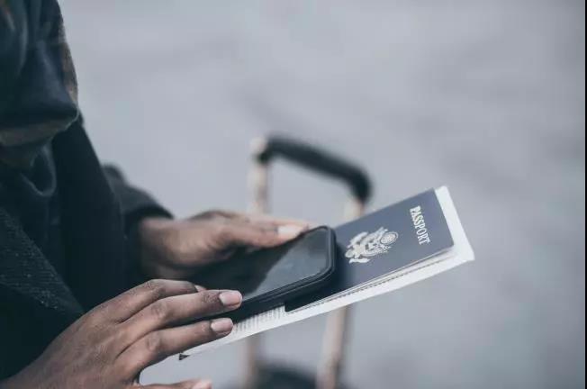 注意!驻英使领馆办理护照旅行证,本周启用移动设备在线预约 注意!驻英使领馆办理护照旅行证,本周启用移动设备在线预约