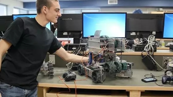 培养世界机器人FTC锦标赛冠军优秀团队的艾伯塔省狼溪教育局来了！