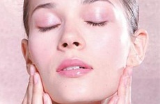 為何要使用精華液(Serum)? 為何要使用精華液(Serum)?