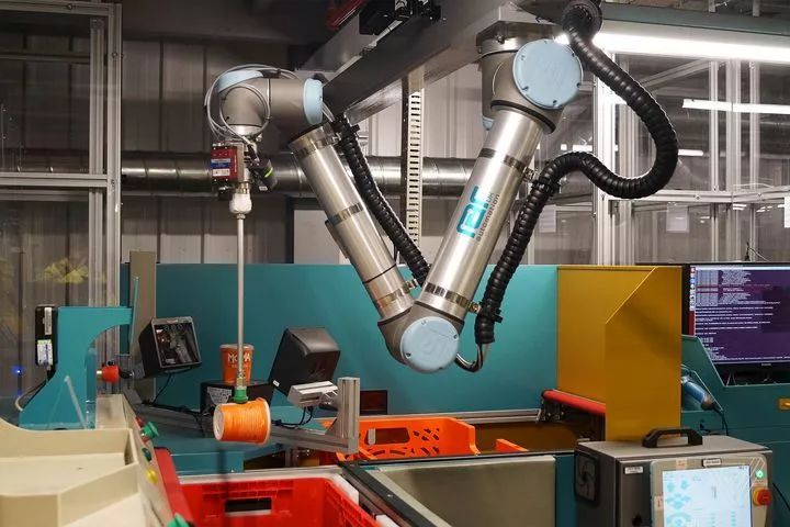  仓储机器人浪潮，催生出的是物流自动化革新，还是下岗恐惧？