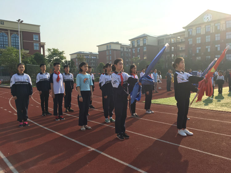 国旗班升旗仪式展风采