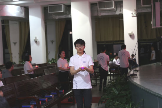 大学生团契举行“真光”福音聚会 大学生团契举行“真光”福音聚会