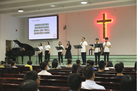 大学生团契举行“真光”福音聚会 大学生团契举行“真光”福音聚会
