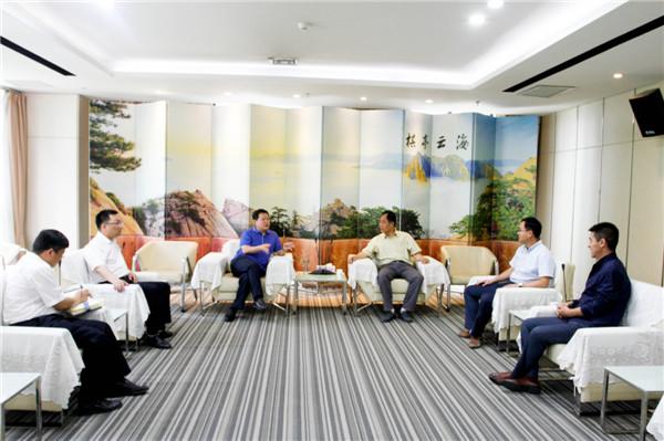 高新区党工委书记朱忠效来到3D打印产业培育基地 高新区党工委书记朱忠效来到3D打印产业培育基地