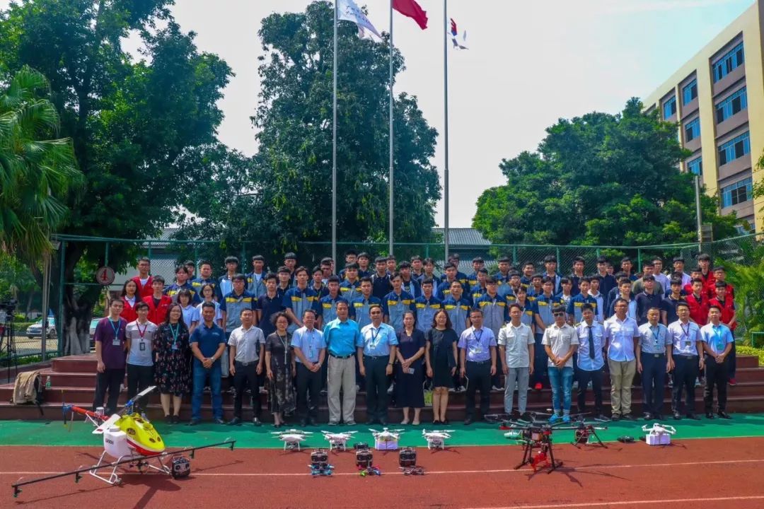 【华越无人机商学】院校企合作广州市机电技师学校首期无人机驾驶员培训正式开班！