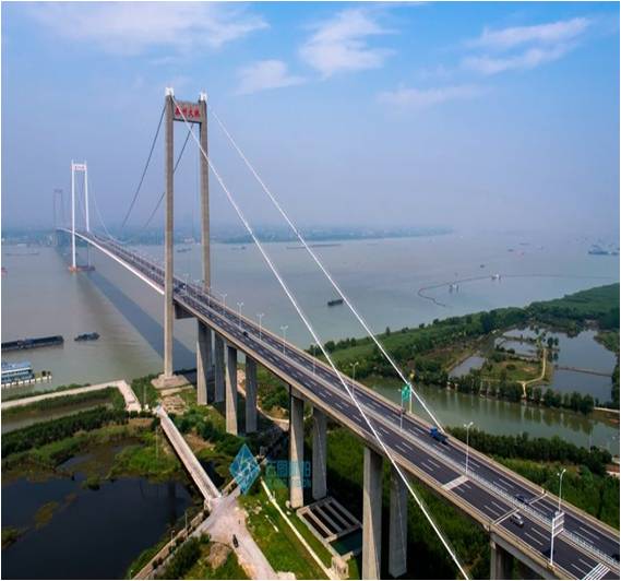 泰州长江大桥  