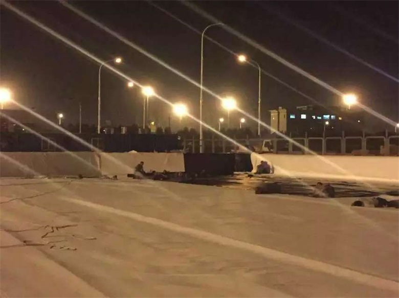天津港爆炸废弃物堆放场的防渗工作