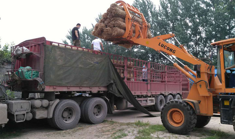 华美生态环保植被毯发往云南生态护坡工程工地