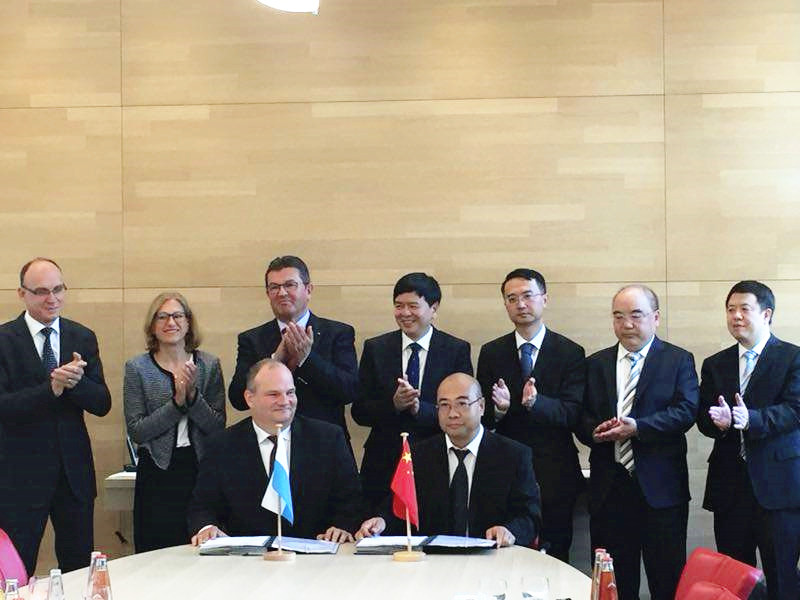 四川广义微电子股份有限公司与英飞凌科技公司正式签订战略合作框架协议，达成长期业务合作关系。