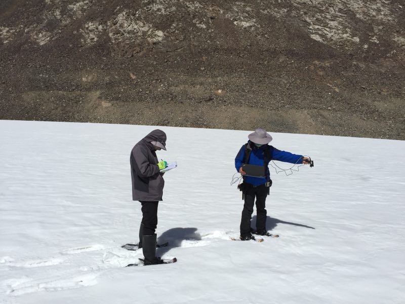 ASD地物光谱仪助力科研人员进行山地冰川加速消融的机理和模型研究