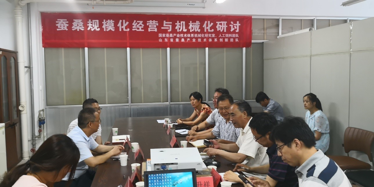 省蚕桑创新团队与国家蚕桑产业技术体系进行蚕桑规模化经营与机械化研讨 省蚕桑创新团队与国家蚕桑产业技术体系进行蚕桑规模化经营与机械化研讨