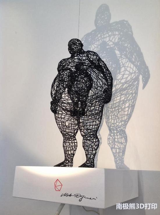半固态,半阴影:Moto的3D打印线框雕塑 半固态,半阴影:Moto的3D打印线框雕塑