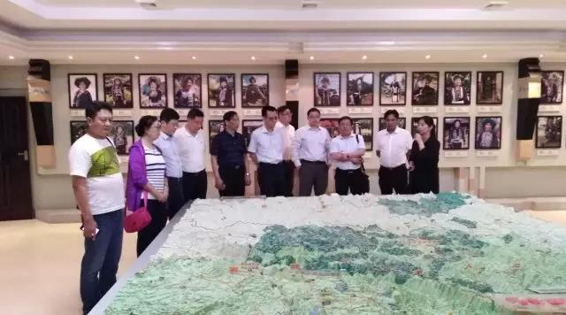 悠悠公益心,漫漫扶贫路 虹桥街道远赴绿春 为边疆人民千里送亲情 悠悠公益心,漫漫扶贫路 虹桥街道远赴绿春 为边疆人民千里送亲情