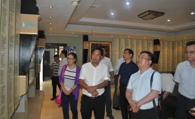 悠悠公益心,漫漫扶贫路 虹桥街道远赴绿春 为边疆人民千里送亲情 悠悠公益心,漫漫扶贫路 虹桥街道远赴绿春 为边疆人民千里送亲情