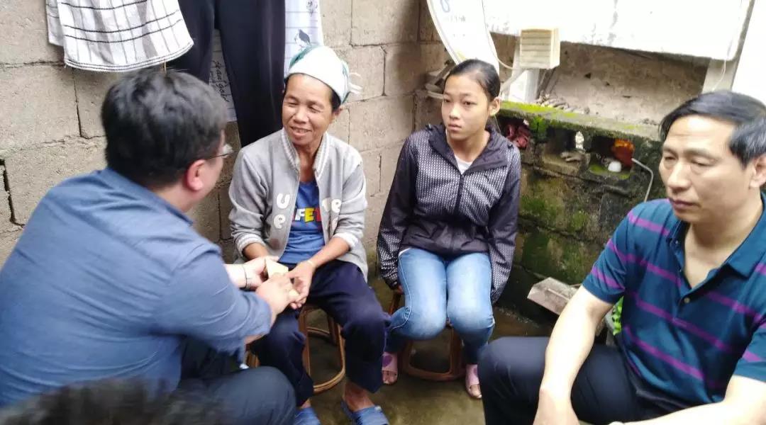 悠悠公益心,漫漫扶贫路 虹桥街道远赴绿春 为边疆人民千里送亲情 悠悠公益心,漫漫扶贫路 虹桥街道远赴绿春 为边疆人民千里送亲情