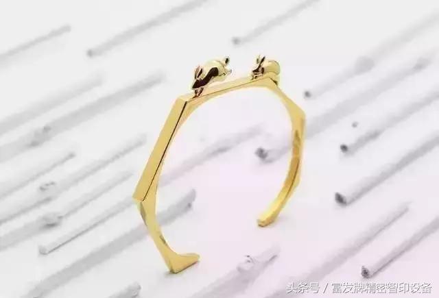 别低头,皇冠会掉!留学生一个自拍把135万的3D打印皇冠给拍掉了 别低头,皇冠会掉!留学生一个自拍把135万的3D打印皇冠给拍掉了