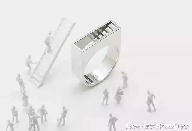 别低头,皇冠会掉!留学生一个自拍把135万的3D打印皇冠给拍掉了 别低头,皇冠会掉!留学生一个自拍把135万的3D打印皇冠给拍掉了