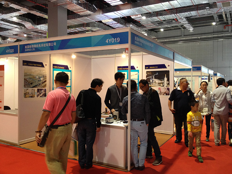 在上海参加2014年中国国际汽车商品交易会（2014年10月19~21日）