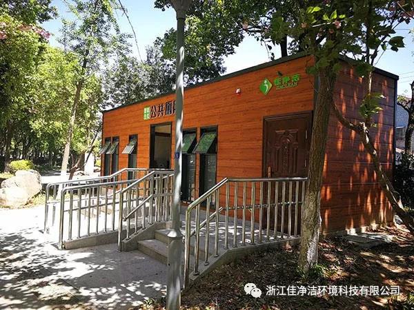 出门在外选择公厕哪个坑位才最干净卫生 出门在外选择公厕哪个坑位才最干净卫生
