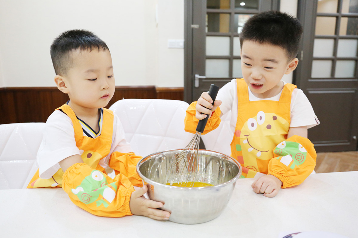“快乐烘焙，幸福体验”——灵溪镇金蓓蕾幼儿园“幸福·烘培DIY”主题活动报道