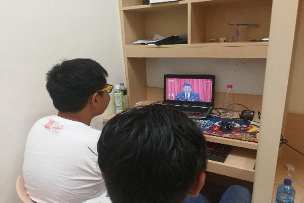 护理学院在台护生认真收看十九大开幕盛况