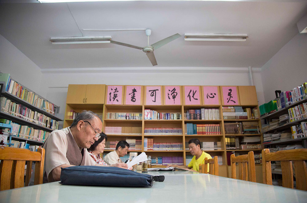 昨天媒体报道了南京江宁区老年教育的情况,有两个特点令人耳目一新