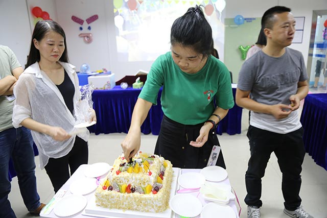 众为兴员工生日会：感受来自大家庭的特殊温暖