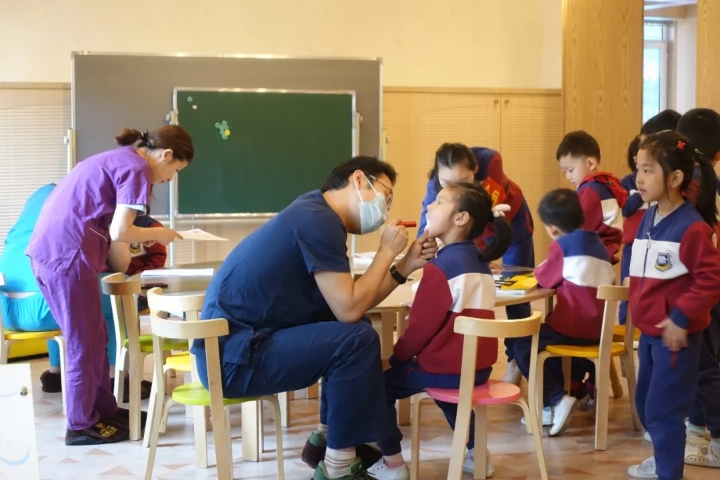 探望我们的牙齿兄弟 探望我们的牙齿兄弟