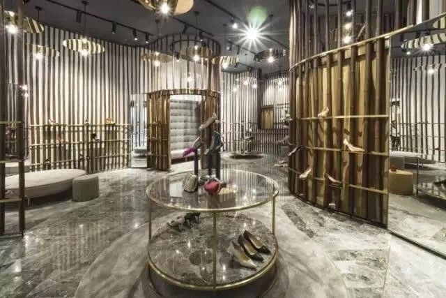 鞋店这样装修设计,不买也想进去转转! 鞋店这样装修设计,不买也想进去转转!
