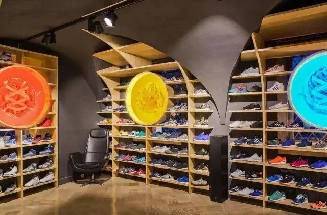 鞋店这样装修设计,不买也想进去转转! 鞋店这样装修设计,不买也想进去转转!