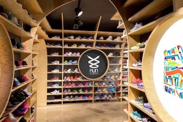 鞋店这样装修设计,不买也想进去转转! 鞋店这样装修设计,不买也想进去转转!