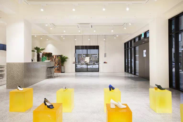 鞋店这样装修设计,不买也想进去转转! 鞋店这样装修设计,不买也想进去转转!