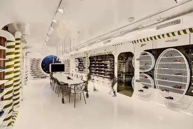 鞋店这样装修设计,不买也想进去转转! 鞋店这样装修设计,不买也想进去转转!
