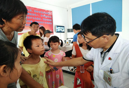 关爱留守儿童 我们在行动——长丰县中医院开展关爱留守儿童健康义诊活动