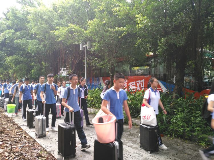 深圳格睿特高级中学之2018年新生军训系列 (一) ——军训开营仪式 深圳格睿特高级中学之2018年新生军训系列 (一) ——军训开营仪式
